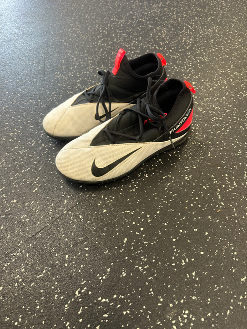 Vist Large View of Product Image Which is Used Nike PHANTOM VISION Soccer Indoor Shoes White Junior 05.5