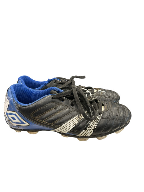 Vist Large View of Product Image Which is Used Umbro Soccer Cleats Black And Royal Blue Junior 02