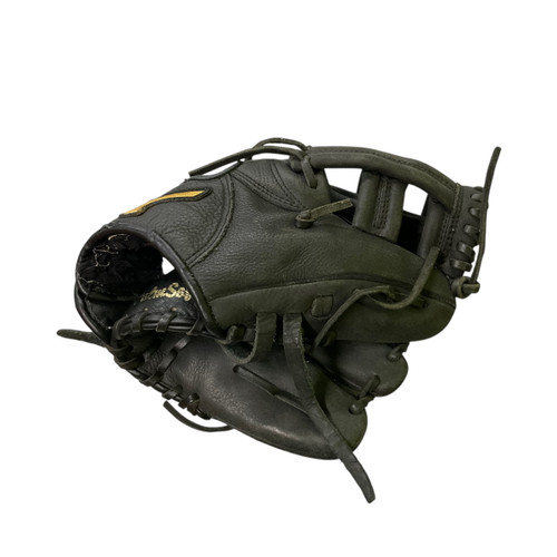 Vist Large View of Product Image Which is Used Mizuno GXT 2A BB/SB Glove RH Throw Black 9"