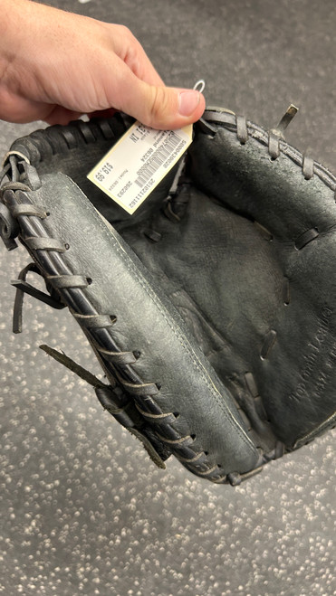 Vist Large View of Product Image Which is Used Diamond 06324 BB/SB Catchers RH Throw Black 31"