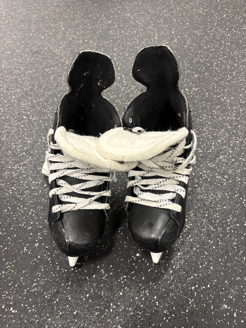Used Bauer SUPREME ONE.4 Junior Hockey Skate Junior 04 11726-S000288248 Vist Large View of Product Image Which is Used Bauer SUPREME ONE.4 Junior Hockey Skate Junior 04