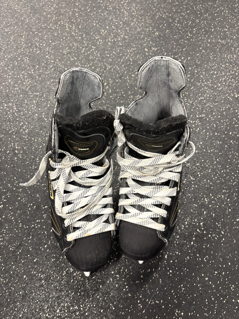 Vist Large View of Product Image Which is Used Bauer SUPREME 1000 PLUS Junior Hockey Skate Junior 03.5