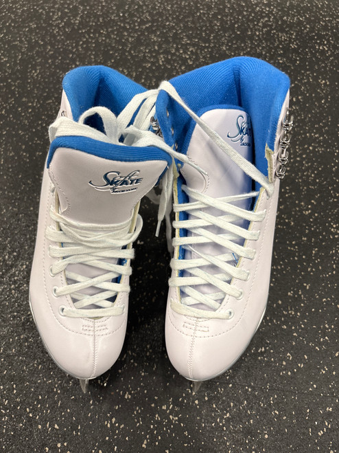 Vist Large View of Product Image Which is Used Jackson SOFT SKATE WomensFigure Skate White Senior 6