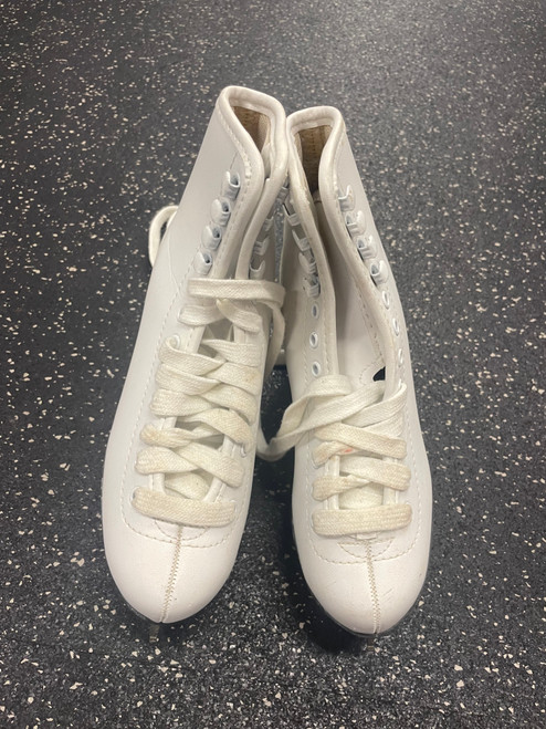 Vist Large View of Product Image Which is Used DBX FIGURE SKATES Girls Figure Skate White Junior 03