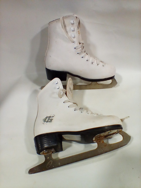Vist Large View of Product Image Which is CCM Skates Ice Skates / Figure Junior Skates