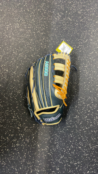 Vist Large View of Product Image Which is Used Wilson A2000 BB/SB Glove RH Throw Brown 12 3/4"