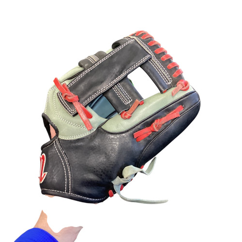 Vist Large View of Product Image Which is Used Marucci CADDO S TYPE BB/SB Glove RH Throw Grey 11"