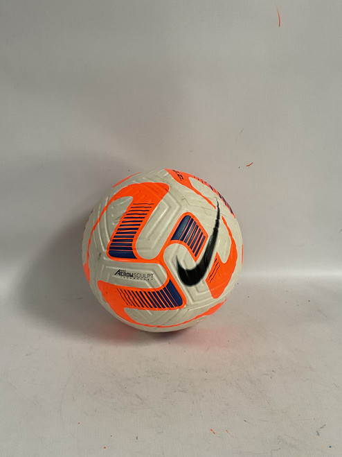Vist Large View of Product Image Which is Used Nike AEROWSCLUPT All Size Soccer Ball White 5