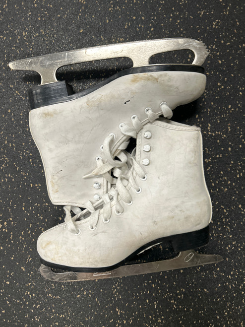 Vist Large View of Product Image Which is Used Victoria Sport FIGURE SKATES Girls Figure Skate White Junior 03