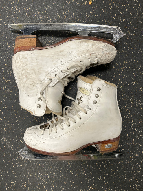 Vist Large View of Product Image Which is Used Riedell 87 Girls Figure Skate White Junior 03