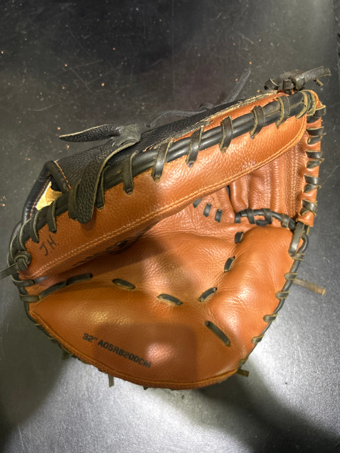 Used Wilson A550 BB/SB Catchers RH Throw Brown 32" 11605-S000209149 Vist Large View of Product Image Which is Used Wilson A550 BB/SB Catchers RH Throw Brown 32"