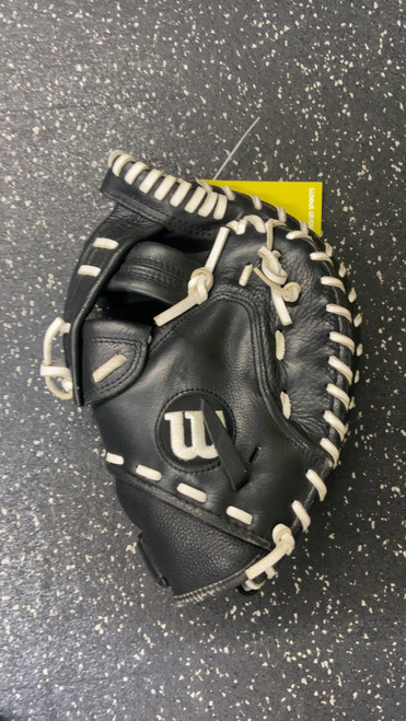 Used Wilson A600 BB/SB Catchers RH Throw Black 33" 11831-S000030950 Vist Large View of Product Image Which is Used Wilson A600 BB/SB Catchers RH Throw Black 33"