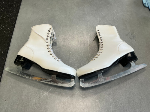 Used FIGURE SKATES WomensFigure Skate White Senior 10 11897-S000150482 Vist Large View of Product Image Which is Used FIGURE SKATES WomensFigure Skate White Senior 10
