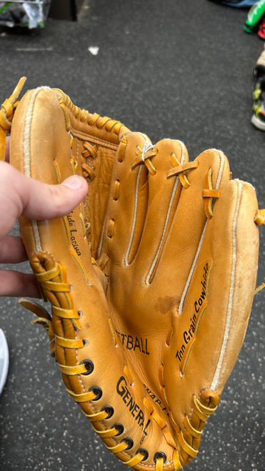 Used GENERAL 3185 BB/SB Glove RH Throw Brown 12" 11162-S000439181 Vist Large View of Product Image Which is Used GENERAL 3185 BB/SB Glove RH Throw Brown 12"