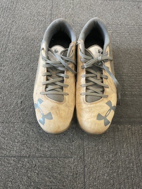 Used Under Armour MLB BB/SB Cleats White Junior 06 11614-S000224226 Vist Large View of Product Image Which is Used Under Armour MLB BB/SB Cleats White Junior 06