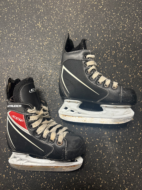 Vist Large View of Product Image Which is Used CCM INTRUDER Youth Hockey Skate Youth 09.0