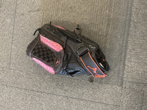 Used Mizuno FINCH BB/SB Glove RH Throw Pink 11 1/2" 11614-S000224237 Vist Large View of Product Image Which is Used Mizuno FINCH BB/SB Glove RH Throw Pink 11 1/2"
