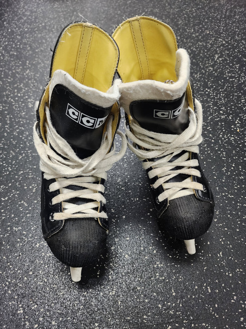 Vist Large View of Product Image Which is Used CCM CYCLONE 90 Junior Hockey Skate Junior 03