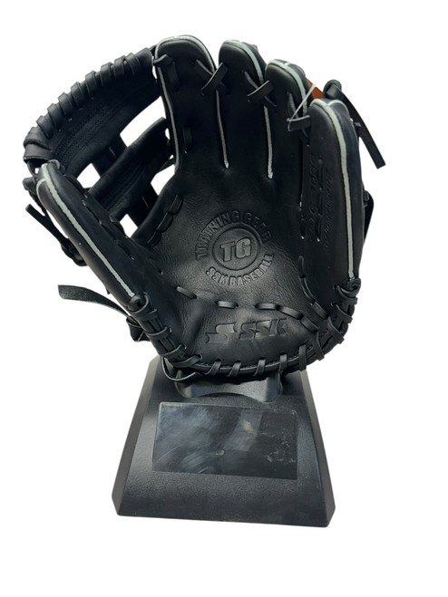 Vist Large View of Product Image Which is NEW SSK  Z5 INFIELD TRAINER 10.5"