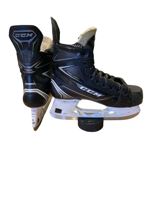 Used CCM RIBCOR3 Junior Hockey Skate Junior 03.5 11095-S000100090 Vist Large View of Product Image Which is Used CCM RIBCOR3 Junior Hockey Skate Junior 03.5