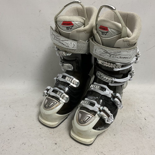 Used Atomic HAWK 90 Womens DH Ski Boot White 245 MP - M06.5 - W07.5 11855-S000193591 Vist Large View of Product Image Which is Used Atomic HAWK 90 Womens DH Ski Boot White 245 MP - M06.5 - W07.5