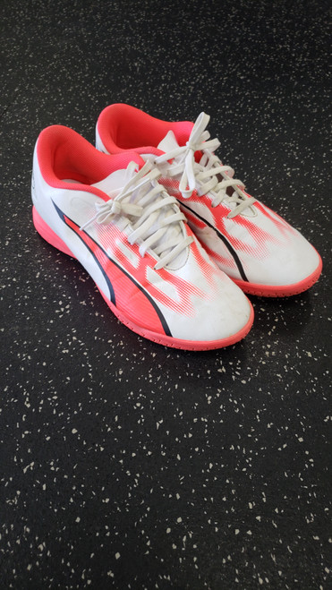 Used Puma Soccer Indoor Shoes Pink And White Senior 9 11849-S000033155 Vist Large View of Product Image Which is Used Puma Soccer Indoor Shoes Pink And White Senior 9