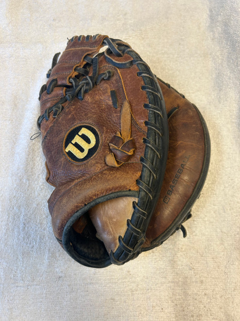Vist Large View of Product Image Which is Used Wilson A905 AO905 3XCM Baseball Catchers Mitt RH Throw Brown And Black 32 3/4”