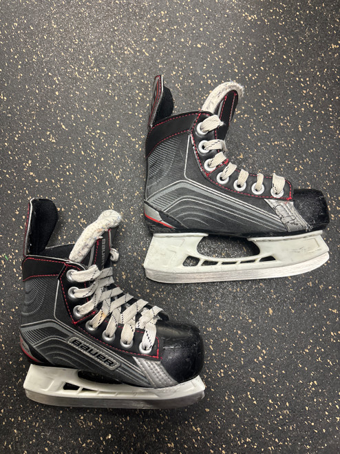Vist Large View of Product Image Which is Used Bauer VAPOR X200 Youth Hockey Skate Youth 10.0