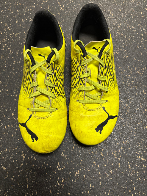Used Adidas Soccer Indoor Shoes Yellow Junior 03 11774-S000084465 Vist Large View of Product Image Which is Used Adidas Soccer Indoor Shoes Yellow Junior 03