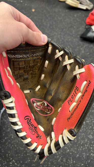 Used Rawlings PL91PB BB/SB Glove RH Throw Pink 9 1/2" 11162-S000439352 Vist Large View of Product Image Which is Used Rawlings PL91PB BB/SB Glove RH Throw Pink 9 1/2"