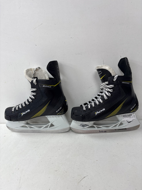Used CCM TACKS 2052 Junior Hockey Skate Junior 05.5 11891-S000309431 Vist Large View of Product Image Which is Used CCM TACKS 2052 Junior Hockey Skate Junior 05.5