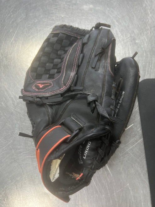 Used Mizuno FINCH RH Throw Fastpitch Gloves Black 12 1/2" 11497-S000153409 Vist Large View of Product Image Which is Used Mizuno FINCH RH Throw Fastpitch Gloves Black 12 1/2"