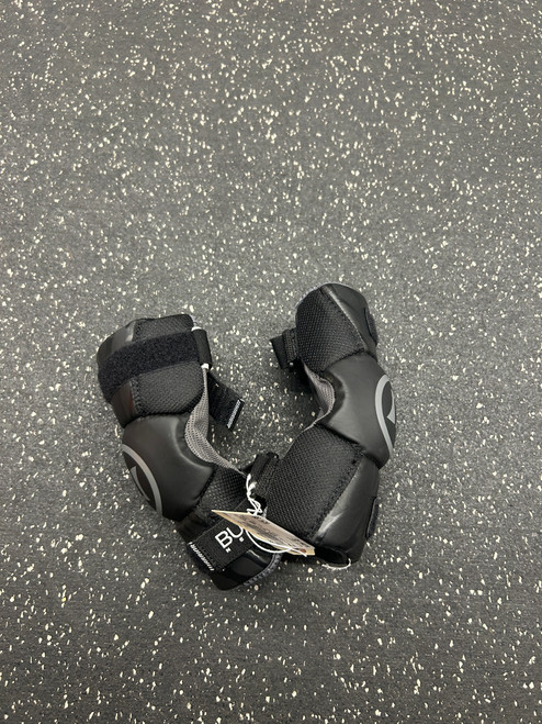 Vist Large View of Product Image Which is Used Warrior BURN NEXT ARM PAD YOUTH Lacrosse Arm Pads/Guards Black XS