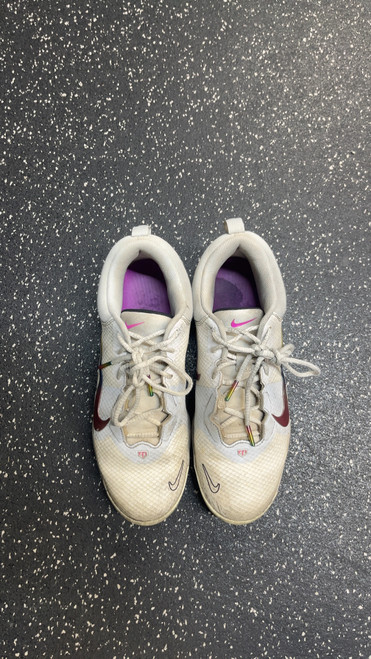 Used Nike BB/SB Cleats White Youth 09.5 11831-S000031002 Vist Large View of Product Image Which is Used Nike BB/SB Cleats White Youth 09.5
