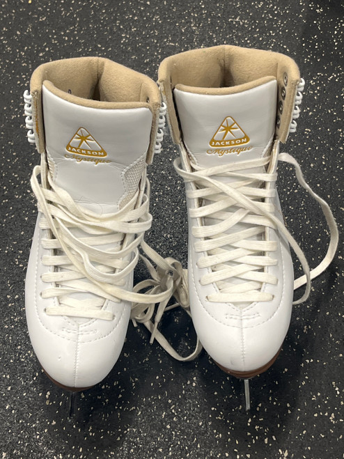 Vist Large View of Product Image Which is Used Jackson MYSTIQUE WomensFigure Skate White Senior 5