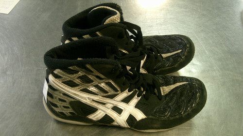 Vist Large View of Product Image Which is Used Asics Wrestling Shoes Black Senior 7.5