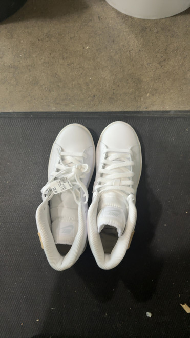 Vist Large View of Product Image Which is Used Nike NIKE COURT ROYAL 2 MID Basketball Shoes Y White Senior 7