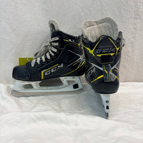 Vist Large View of Product Image Which is Used CCM TACKS 9380 Junior Goalie Skate Junior 02