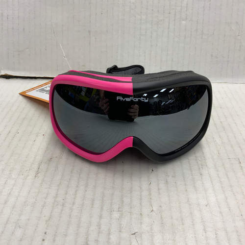 Vist Large View of Product Image Which is New SKI GOGGLE PK/BLK AGE 6-12