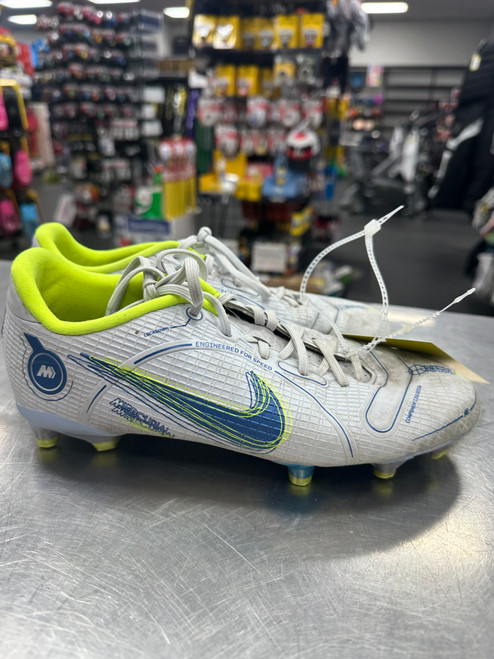 Vist Large View of Product Image Which is Used Nike MERCURIAL Soccer Cleats White Junior 05.5