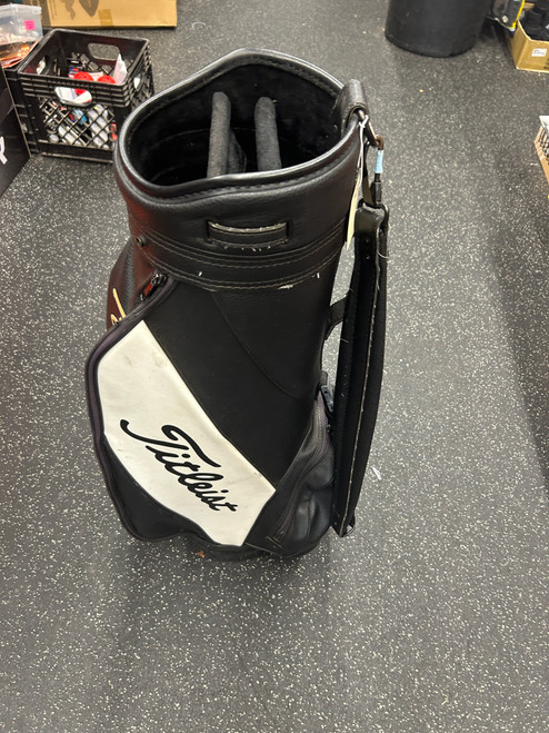 Vist Large View of Product Image Which is Used Titleist BAG Mens Cart Bag Black
