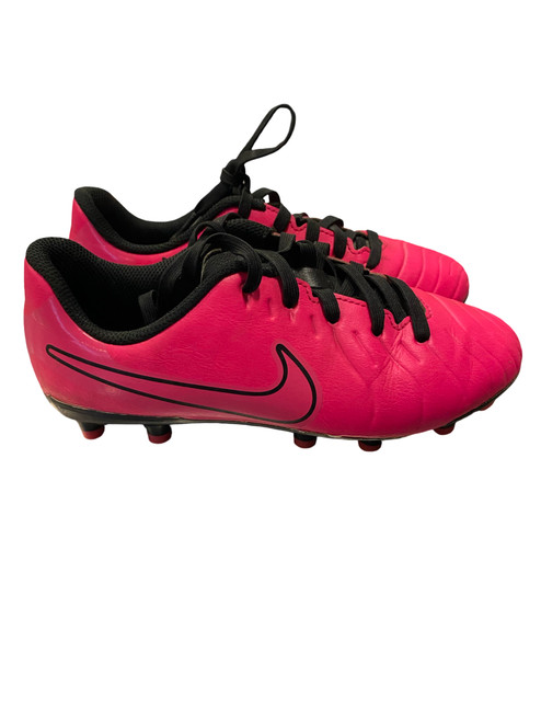 Vist Large View of Product Image Which is Used Nike Soccer Cleats Pink Junior 01.5