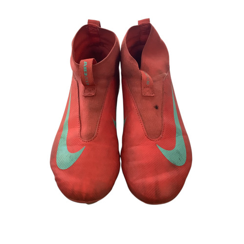 Vist Large View of Product Image Which is Used Nike Soccer Cleats Red Junior 02