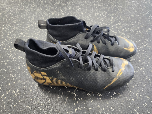 Vist Large View of Product Image Which is Used Nike MERCURIAL Soccer Cleats Black Junior 05