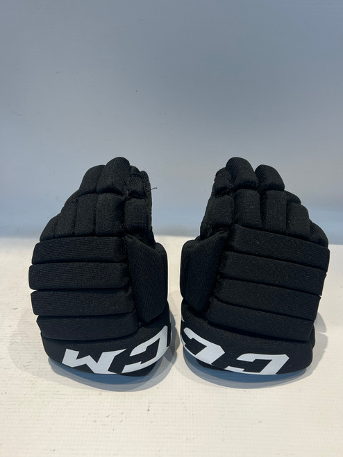Vist Large View of Product Image Which is Used CCM JETSPEED EDGE Youth Shin Guards Black 9"
