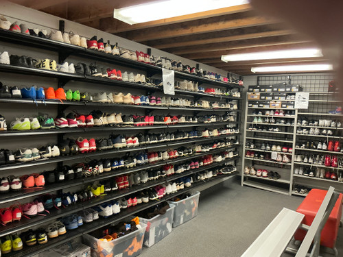 Vist Large View of Product Image Which is Used USED BB/SB/SOCCER CLEATS BB/SB Cleats None Adjustable