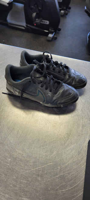 Vist Large View of Product Image Which is Used Nike TIEMPO Soccer Cleats Black Junior 02