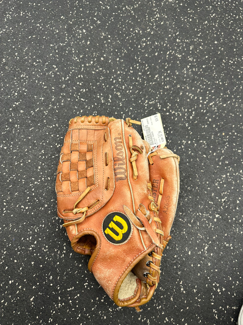 Vist Large View of Product Image Which is Used Wilson A2655 BB/SB Glove RH Throw Brown 11"