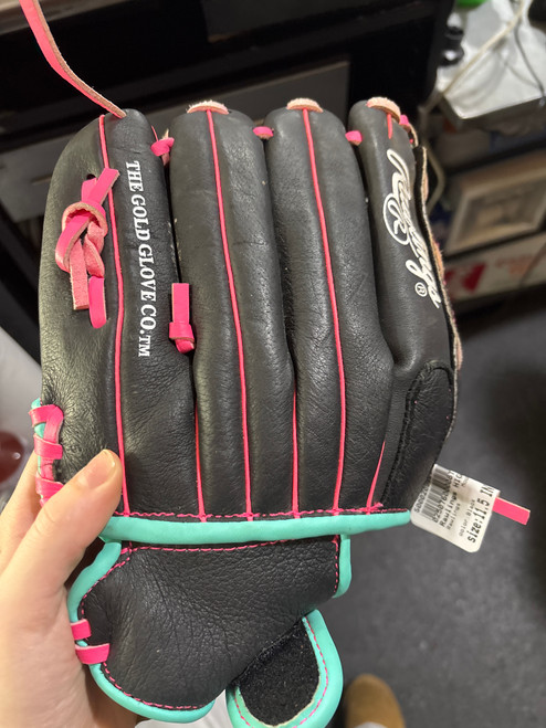 Vist Large View of Product Image Which is Used Rawlings HIGHLIGHT SERIES RH Throw Fastpitch Gloves Black 11 1/2"