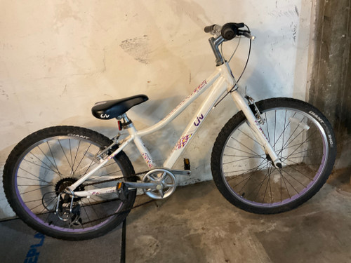 Vist Large View of Product Image Which is Used Giant LIV ENCHANT 24 INCH BIKE Mountain Bike Girls White 24"